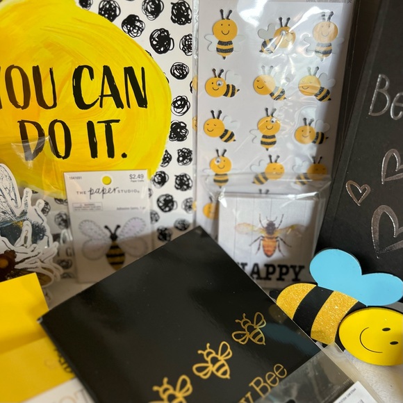 BUMBLEBEE BLVD GIFT SET - Picture 13 of 13